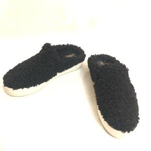 J Slides NYC Black Faux Fur Slippers Size 8